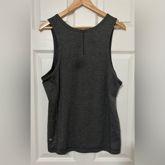 SOLD Men’s Lululemon Shirt Size M - Picture 2 of 3